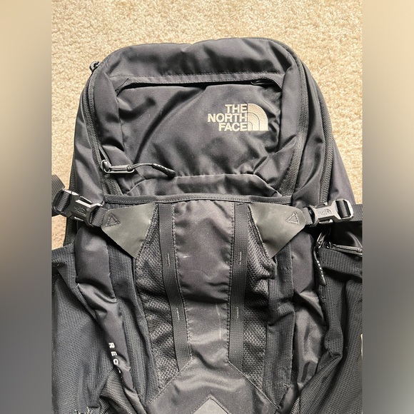 The North Face Recon Backpack Black unisex Travel Work Commuter - Picture 3 of 13